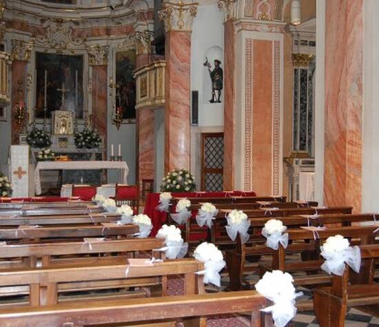 Rose bianche Chiesa Campagnola 