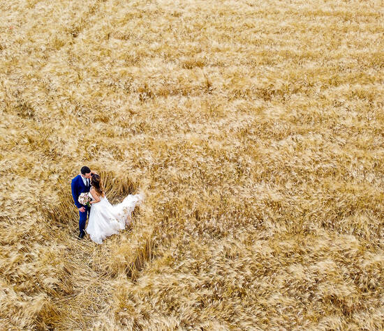 Foto con Drone sui campi di grano