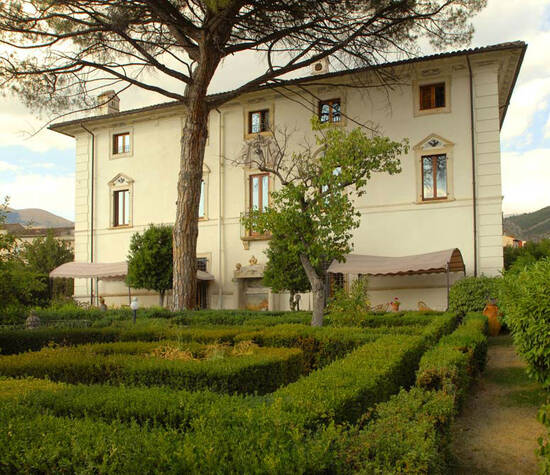 Il Giardino all'Italiana con la Villa sullo sfondo