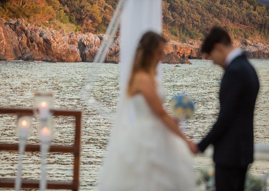 Sabrina Cannas ha esaudito il sogno di Alessandro e Michela, organizzando il matrimonio in riva al mare ai tempi del Covid!