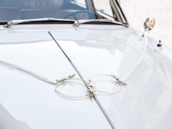 Addobbi Matrimonio Rattan Kit auto degli sposi bianco: 2 anelli, nastro e bouquet e ornamenti per la porta